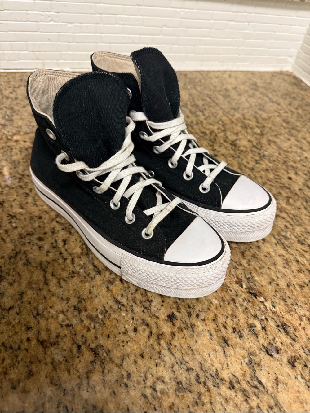 Converse Chuck Taylor All Star Platform Black Canvas 560845F Women’s Size 6 Used